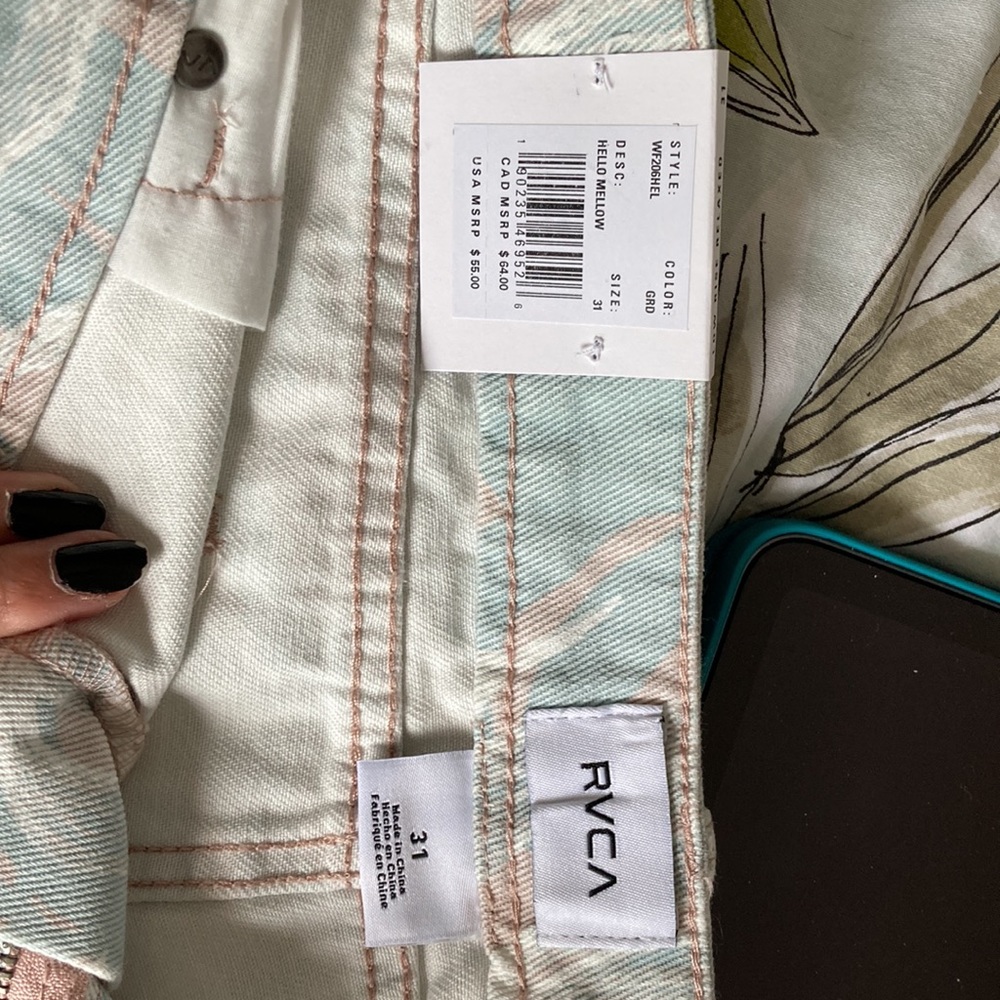 RVCA SHORTS - Picture 3 of 3